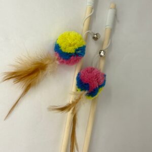 VARITA POMPON MULTICOLOR CON PLUMA Y CASCABEL -M2 (24060)