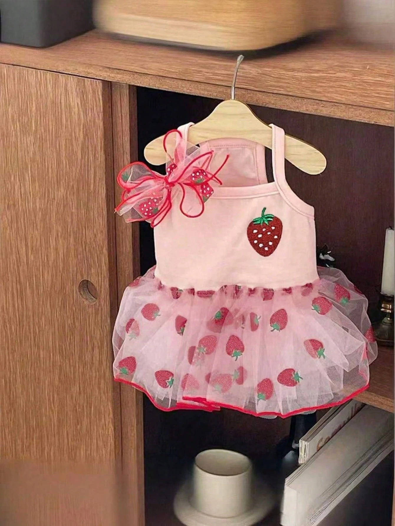 VESTIDO DE TUL CON MARGARITAS Y FRUTILLAS - Imagen 3