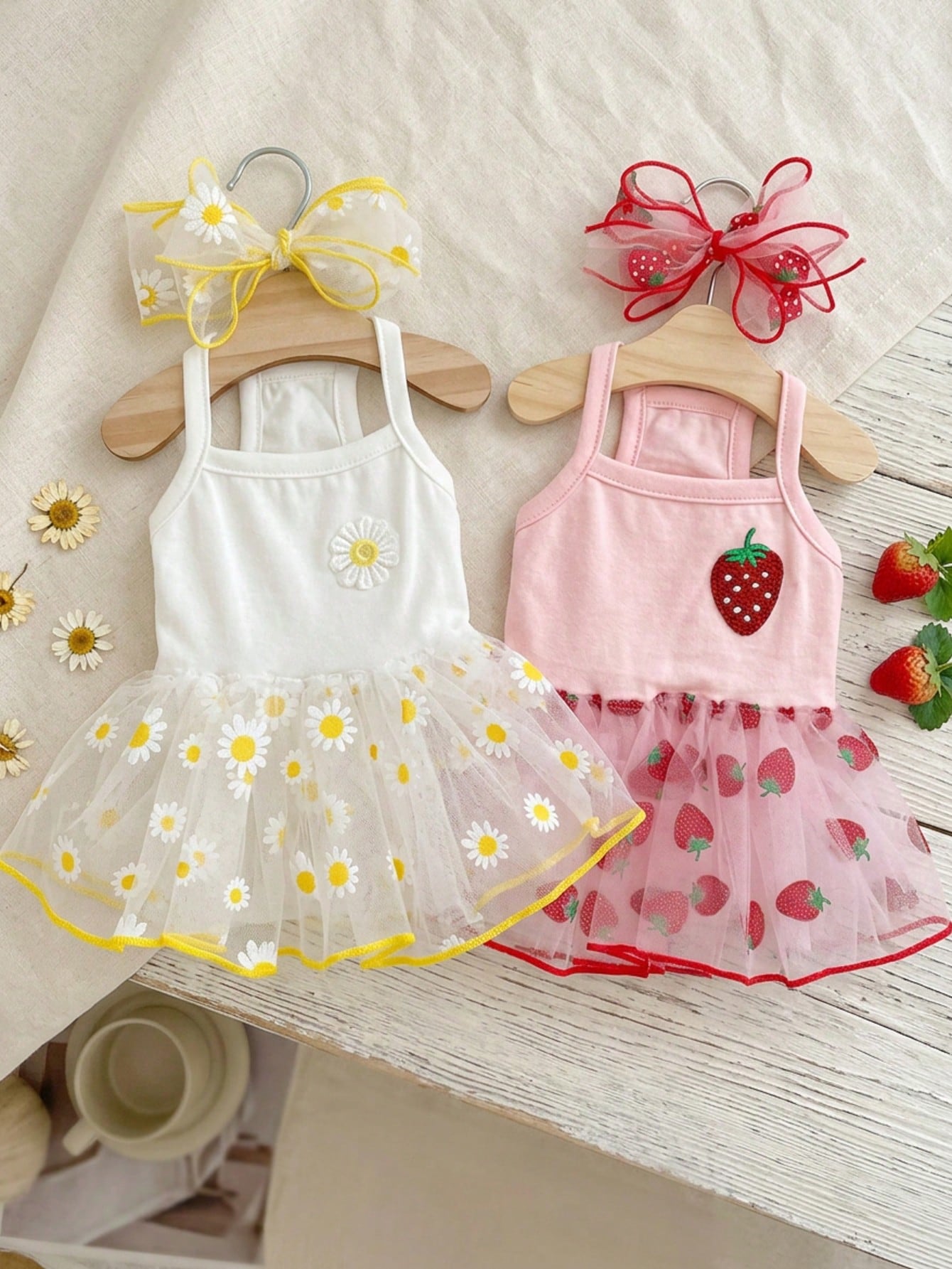 VESTIDO DE TUL CON MARGARITAS Y FRUTILLAS - Imagen 2