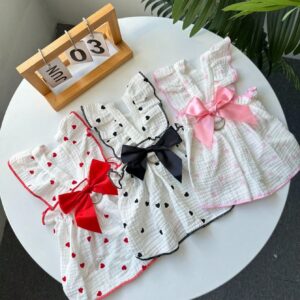 VESTIDO CON CORAZON FONDO BLANCO Y MOÑO